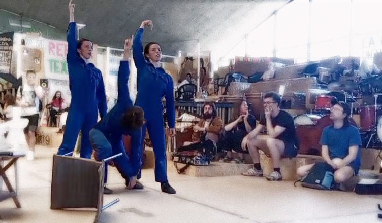 alt="Tanzperformances von Libertad Esmeralda Iocco im Pavillon Simone Weil/Genf 2026">